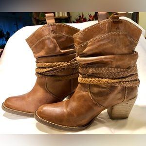 DINGO Brown Distressed Leather Heel Western Boots Sz 9 *Strappy Braids